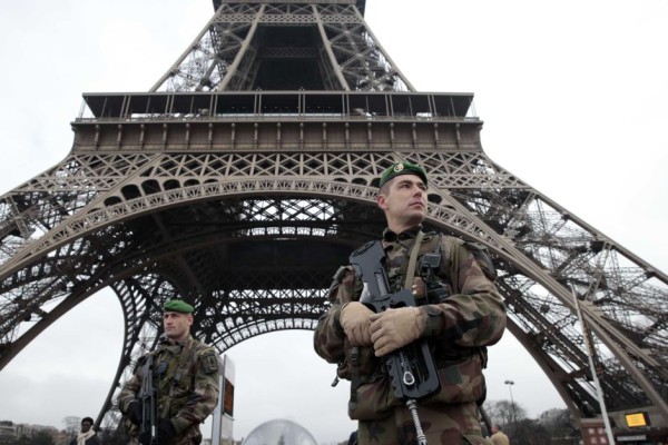 Paris Attacks Dampen Chinese Tourist Arrivals